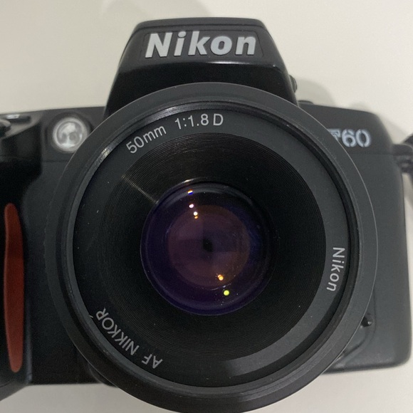 Nikon F60 35mm Slr Film Camera Body W/ Strap Auto & Manual Focus - Picture 9 of 10